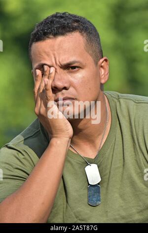 Kolumbianische männlichen Soldaten unter Stress Stockfoto