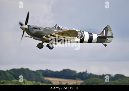 Supermarine Spitfire IX (G-LFIX) an der Flying Legends Airshow am 14. Juli 2019 Stockfoto