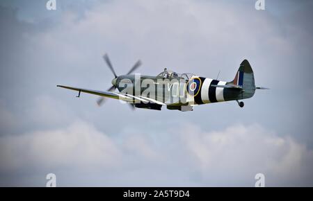 Supermarine Spitfire IX (G-LFIX) an der Flying Legends Airshow am 14. Juli 2019 Stockfoto