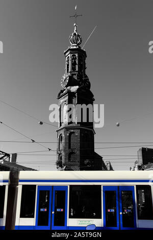 Straßenbahn vor der Munttoren, Muntplein, Amsterdam, Niederlande Stockfoto