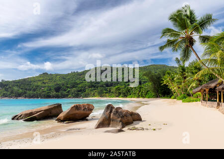 Paradies tropischen Strand auf den Seychellen. Stockfoto