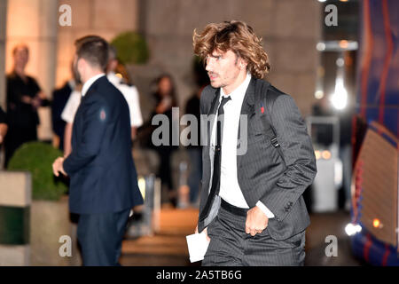 Sinobo Stadium, Prag. 22 Okt, 2019. Fußball-Spieler ANTOINE GRIEZMANN des FC Barcelona kommt nach Prag vor der Fußball Champions League Gruppe F 3. Runde Slavia Praha vs FC Barcelona Stadion Sinobo, Prag, Tschechische Republik, 22. Oktober 2019. Quelle: Michaela Říhová/CTK Photo/Alamy leben Nachrichten Stockfoto