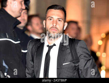 Sinobo Stadium, Prag. 22 Okt, 2019. Fußball-Spieler JORDI ALBA des FC Barcelona kommt nach Prag vor der Fußball Champions League Gruppe F 3. Runde Slavia Praha vs FC Barcelona Stadion Sinobo, Prag, Tschechische Republik, 22. Oktober 2019. Quelle: Michaela Říhová/CTK Photo/Alamy leben Nachrichten Stockfoto