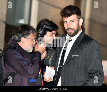 Sinobo Stadium, Prag. 22 Okt, 2019. Fußball-Spieler Gerard Pique FC Barcelona kommt nach Prag vor der Fußball Champions League Gruppe F 3. Runde Slavia Praha vs FC Barcelona Stadion Sinobo, Prag, Tschechische Republik, 22. Oktober 2019. Quelle: Michaela Říhová/CTK Photo/Alamy leben Nachrichten Stockfoto