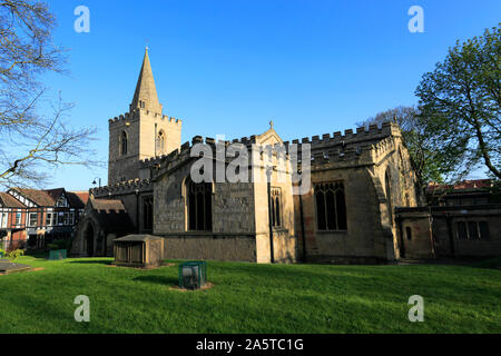 Frühling Blick auf St. Peter und Pauls Kirche, Mansfield town, Nottinghamshire, England, Großbritannien Stockfoto