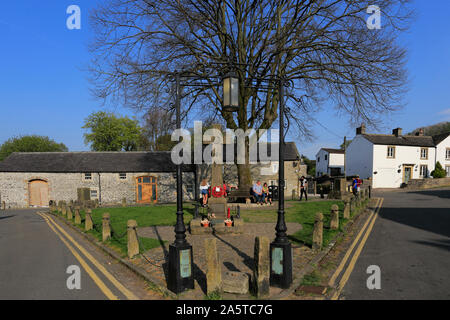 Street View in Castleton Dorf, Derbyshire, Peak District National Park, England, Großbritannien Stockfoto