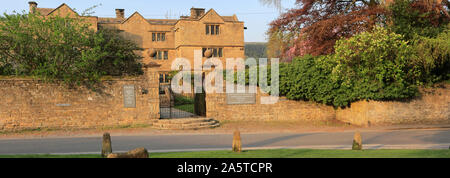 Eyam Hall, Eyam Dorf, Derbyshire, Peak District National Park, England, Großbritannien Stockfoto