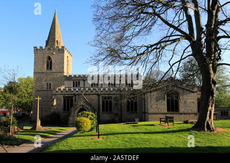 Frühling Blick auf St. Peter und Pauls Kirche, Mansfield town, Nottinghamshire, England, Großbritannien Stockfoto