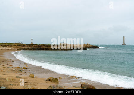 Cap de la Hague, der Manche/Frankreich - 17. August 2019: Ansicht des Phare de Goury Leuchtturm an der Küste der Normandie in Frankreich Stockfoto