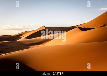 Malerischer Blick auf Dünen in der Sahara gegen Sky Stockfoto