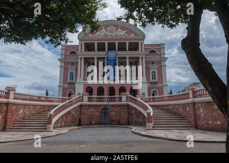 Teatro Amazonas im Zentrum von Manaus, der Hauptstadt des größten brasilianischen Bundesstaat Amazonas, Brasilien, Lateinamerika Stockfoto