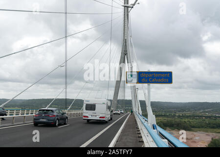 Honfleur Calvados/Frankreich - 15. August 2019: Auf der Brücke der Normandie über die Seine in Frankreich in der Region Calvados Stockfoto