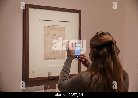 LEONARDO DA VINCI AUSSTELLUNG LOUVRE PARIS Stockfoto