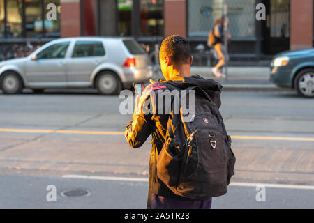 Der Yonge Street in Toronto beleuchtet für einen Moment bei diesem Sonntag Nachmittag. Ich war sehr glücklich, Kamera - bereit sein. Stockfoto