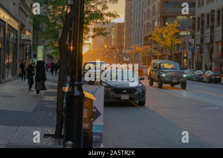 Der Yonge Street in Toronto beleuchtet für einen Moment bei diesem Sonntag Nachmittag. Ich war sehr glücklich, Kamera - bereit sein. Stockfoto