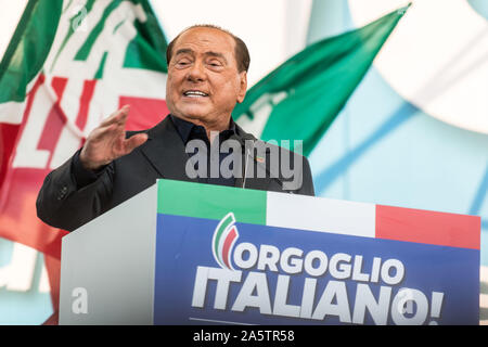 Rom, Italien, 19. Oktober der Führer der Forza Italia von Silvio Berlusconi spricht während einer Rallye durch die Lega Partei organisiert, gegen den Strom zu protestieren Stockfoto