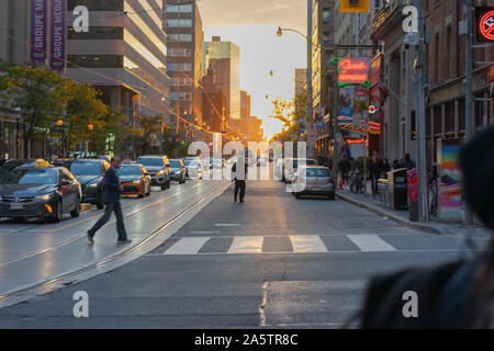 Der Yonge Street in Toronto beleuchtet für einen Moment bei diesem Sonntag Nachmittag. Ich war sehr glücklich, Kamera - bereit sein. Stockfoto