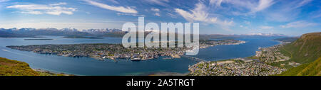 TROMSØ, NORWEGEN - Luftbild Panorama der Insel Tromsøya. Stockfoto