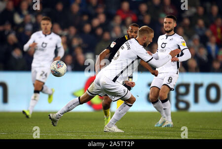 Die Brentford Bryan Mbeumo Kerben dritten Ziel seiner Seite des Spiels während der Sky Bet Championship Match in der Liberty Stadium, Swansea. Stockfoto