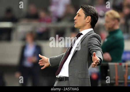 22. Oktober 2019, Griechenland, Piräus: Fußball: Champions League, Olympiakos Piräus - FC Bayern München, Gruppenphase, Gruppe B Spieltag 3 am Georgios-Karaiskakis Stadion. Trainer Niko Kovac München reagiert. Foto: Sven Hoppe/dpa Stockfoto