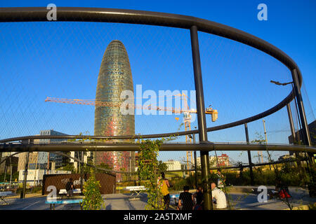 Les Glories Platz, Torre Agbar. Barcelona, Katalonien, Spanien. Stockfoto