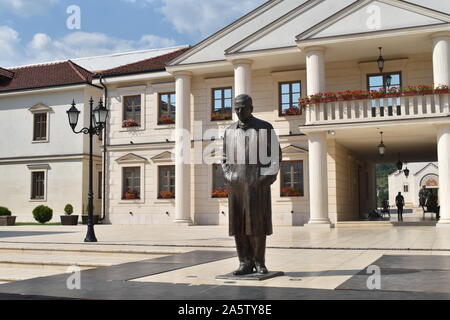 Ein Denkmal für Ivo Andric, einer der berühmtesten Schriftsteller aus dem Balkan, in Visegrad, Bosnien und Herzegowina. Stockfoto