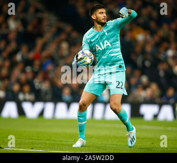 London, Inited Königreich. 22 Okt, 2019. LONDON, VEREINIGTES KÖNIGREICH 22. Oktober. Tottenham Hotspur Paulo Gazzaniga während UAFA Champions League Gruppe B zwischen den Tottenham Hotspur und Roter Stern Belgrad bei Tottenham Hotspur Stadion, London, Großbritannien, am 22. Oktober 2019 Credit: Aktion Foto Sport/Alamy leben Nachrichten Stockfoto