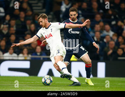 London, Inited Königreich. 22 Okt, 2019. LONDON, VEREINIGTES KÖNIGREICH 22. Oktober. Tottenham Hotspur Jan Vertonghen während UAFA Champions League Gruppe B zwischen den Tottenham Hotspur und Roter Stern Belgrad bei Tottenham Hotspur Stadion, London, Großbritannien, am 22. Oktober 2019 Credit: Aktion Foto Sport/Alamy leben Nachrichten Stockfoto