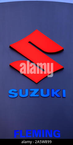 Suzuki, Logo, Leuchtreklame, Badge, Automobilindustrie, Vertrieb, Showroom, Hunstanton, Norfolk, England, Großbritannien Stockfoto