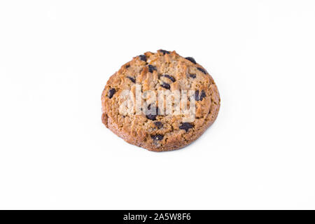 Man hausgemachte Cookies mit Schokolade auf weißem Hintergrund Stockfoto