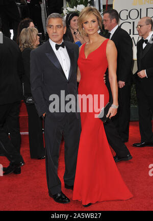 LOS ANGELES, Ca. Januar 15, 2012: George Clooney & Stacy Kiebler am 69. Golden Globe Awards im Beverly Hilton Hotel. © 2012 Paul Smith/Featureflash Stockfoto