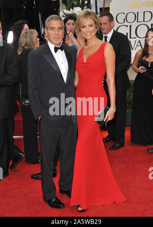 LOS ANGELES, Ca. Januar 15, 2012: George Clooney & Stacy Kiebler am 69. Golden Globe Awards im Beverly Hilton Hotel. © 2012 Paul Smith/Featureflash Stockfoto