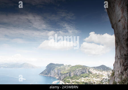 Auf der Suche nach Marina Grande der wichtigste Hafen auf der Insel Capri Stockfoto