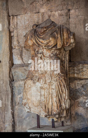 Athen, Griechenland - April 2018: die Statue der Personifizierung der Ilias an der Stoa des Attalos in Athen Stockfoto