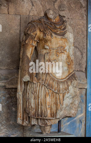 Athen, Griechenland - April 2018: die Statue der Personifizierung der Ilias an der Stoa des Attalos in Athen Stockfoto