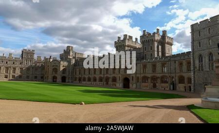 LONDON, ENGLAND - Oktober, 4 2017 das Viereck und der oberen Station von Windsor Castle Stockfoto