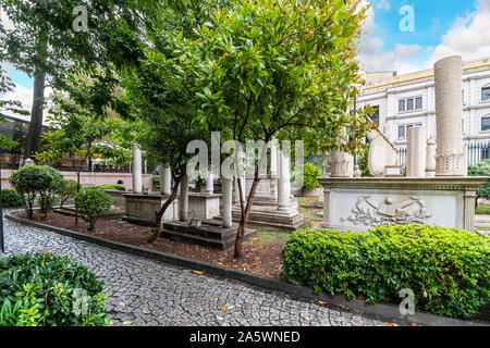 Historischen Innenhof der Ahmet Tevfik Pasa Grab mit Marmor Grabsteine, Gräber und Gedenkstätten gefüllt der Türkei zum Fürsten und Sultane. Stockfoto