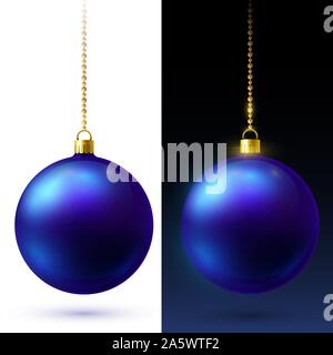 Realistische blau matt Weihnachten Kugeln hängen auf Gold Perlen Ketten. Stock Vektor