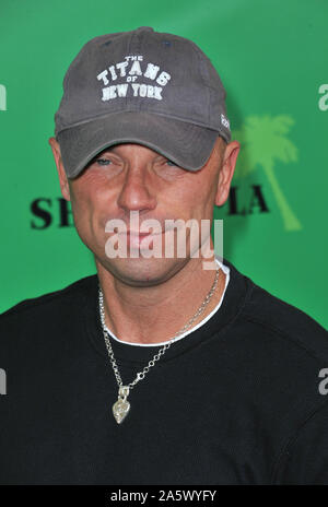 LOS ANGELES, Ca. April 17, 2012: Kenny Chesney am Los Angeles Premiere von Marley im Cinerama Dome, Hollywood. © 2012 Paul Smith/Featureflash Stockfoto