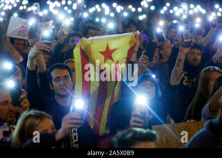 Barcelona Demonstrationen independantists nach dem Satz von Spanien Gericht halten im Gefängnis der Katalanischen Politik im Gefängnis seit 2017 Stockfoto