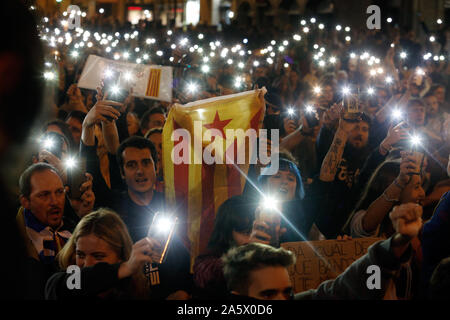 Barcelona Demonstrationen independantists nach dem Satz von Spanien Gericht halten im Gefängnis der Katalanischen Politik im Gefängnis seit 2017 Stockfoto