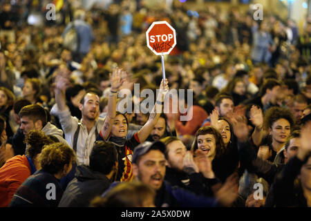 Barcelona Demonstrationen independantists nach dem Satz von Spanien Gericht halten im Gefängnis der Katalanischen Politik im Gefängnis seit 2017 Stockfoto