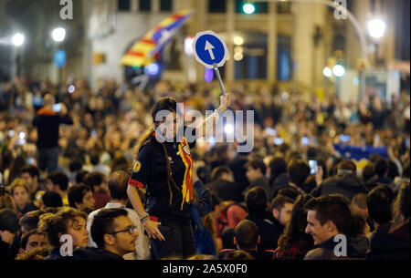 Barcelona Demonstrationen independantists nach dem Satz von Spanien Gericht halten im Gefängnis der Katalanischen Politik im Gefängnis seit 2017 Stockfoto