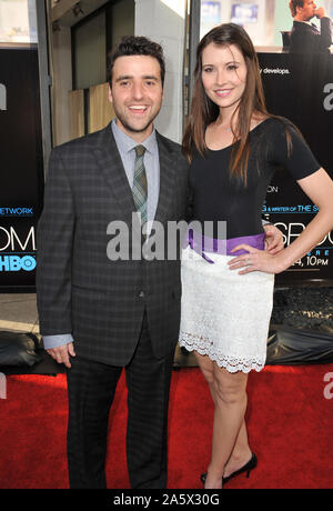 LOS ANGELES, Ca. Juni 20, 2012: David Krumholtz & Frau Vanessa Britting am Los Angeles Premiere für die HBO-Serie "Newsroom" im Cinerama Dome, Hollywood. © 2012 Paul Smith/Featureflash Stockfoto