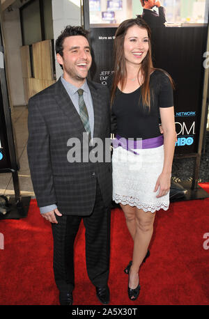 LOS ANGELES, Ca. Juni 20, 2012: David Krumholtz & Frau Vanessa Britting am Los Angeles Premiere für die HBO-Serie "Newsroom" im Cinerama Dome, Hollywood. © 2012 Paul Smith/Featureflash Stockfoto