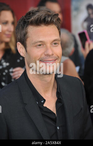 LOS ANGELES, Ca. Juni 08, 2012: Ryan Seacrest bei der Weltpremiere von 'Rock of Ages' am Grauman's Chinese Theater, Hollywood. © 2012 Paul Smith/Featureflash Stockfoto