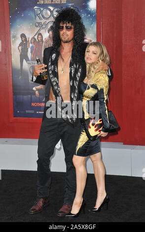 LOS ANGELES, Ca. Juni 08, 2012: Josh Duhamel & Stacy "Fergie" Ferguson bei der Weltpremiere von 'Rock of Ages' am Grauman's Chinese Theater, Hollywood. © 2012 Paul Smith/Featureflash Stockfoto