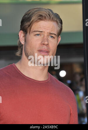 LOS ANGELES, Ca. Juni 25, 2012: Trevor Donovan bei der Weltpremiere des avages' bei Mann Dorf Theater, Westwood. © 2012 Paul Smith/Featureflash Stockfoto