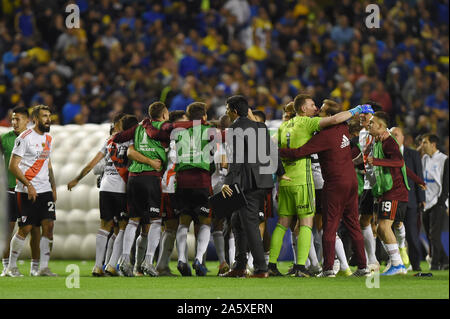 22. Oktober 2019; La Bombonera Stadion, Buenos Aires, Argentinien; Libertadores Pokal, Boca Juniors gegen River Plate; Spieler von River Plate feiern qualifizieren für die Endrunde nach dem Sieg gegen die Boca Juniors - Redaktionelle Verwendung Stockfoto