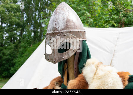 Doel, Belgien, 11. August 2019, Helm eines Soldaten des Mittelalters Stockfoto